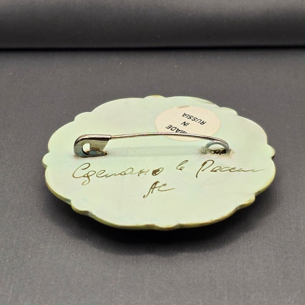 Vintage Hand Painted Russian Lacquer Brooch Wood Signed Scalloped 2" - Picture 2 of 5